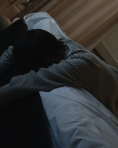 insomnia can happen with racing thoughts. here is how to beat them.